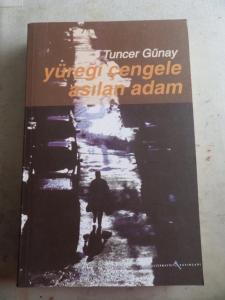 Yüreği Çengele Asılan Adam