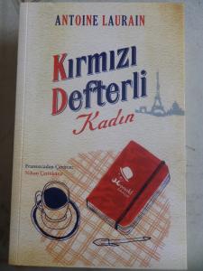 Kırmızı Defterli Kadın