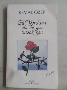 Gül Yordamı Ölü Bir Yaz Tutsak Kan