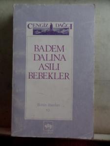 Badem Dalına Asılı Bebekler