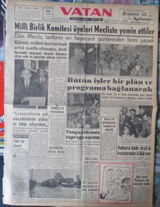 Vatan Gazetesi  25 Haziran 1960 - Milli Birlik Komitesi Üyeleri Mecliste Yemin Ettiler