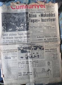 Cumhuriyet  15 Ağustos 1964 - Şehi Yüzbaşı Topel, Hazin Bir Törenle Toprağa Verildi