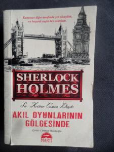Sherlock Holmes Akıl Oyunlarının Gölgesinde (Cep Boy)