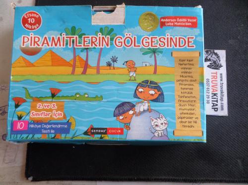 Piramitlerin Gölgesinde / 10 Kitap