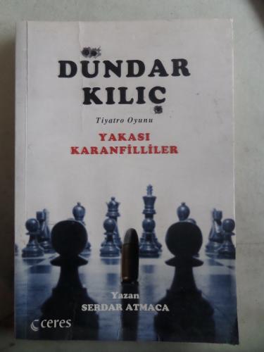 Yakası Karanfilliler