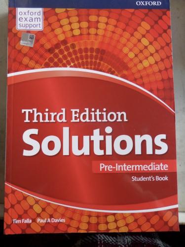 Solutions Pre Intermediate Student's Book Tim Falla
