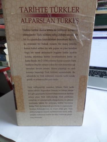 Tarihte Türkler ve Alparslan Türkeş / 5 Cilt Takım ( Özel Kutusunda ) Tarihte Türkler ve Alparslan Türkeş / 5 Cilt Takım ( Özel Kutusunda )