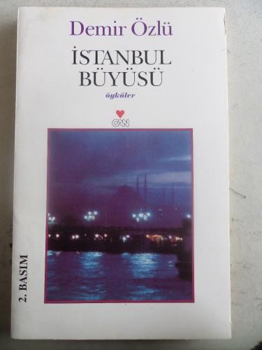 İstanbul Büyüsü Demir Özlü
