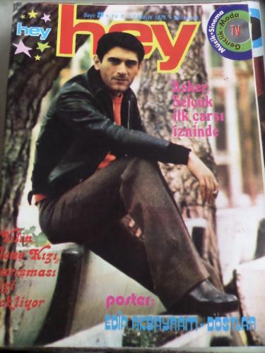 Hey Dergisi 1975 / 25 Kapak Asker Selçuk İlk Çarşı İzninde - Poster Ed