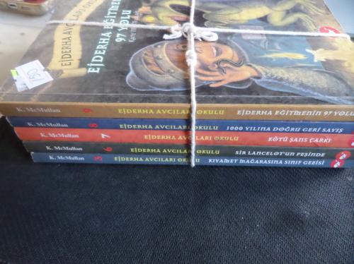 Ejderha Avcıları Okulu / 5 Adet Kate Mcmullan