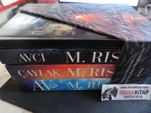 Av Serisi / 3 Kitap 1 Defter M. Rise