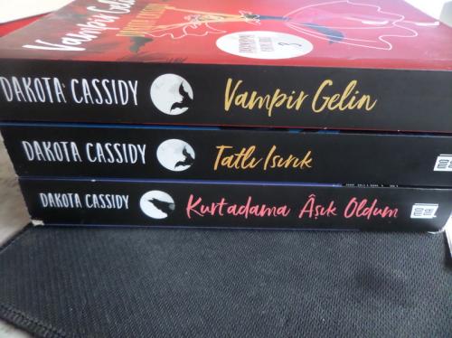 Paranormal Aşklar Serisi / 3 Cilt Dakota Cassidy