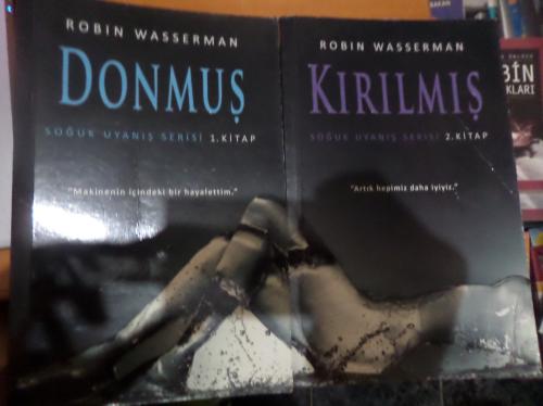 Donmuş - Kırılmış ( Soğuk Uyanış Serisi 2 Kitap) Robin Wasserman