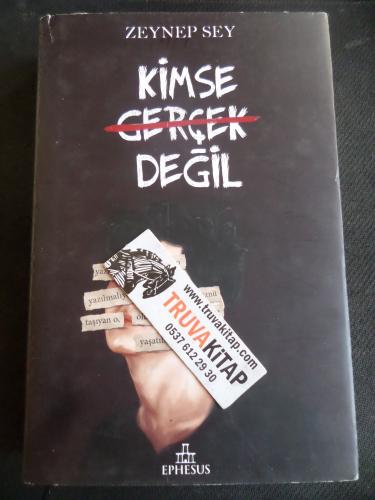 Kimse Gerçek Değil